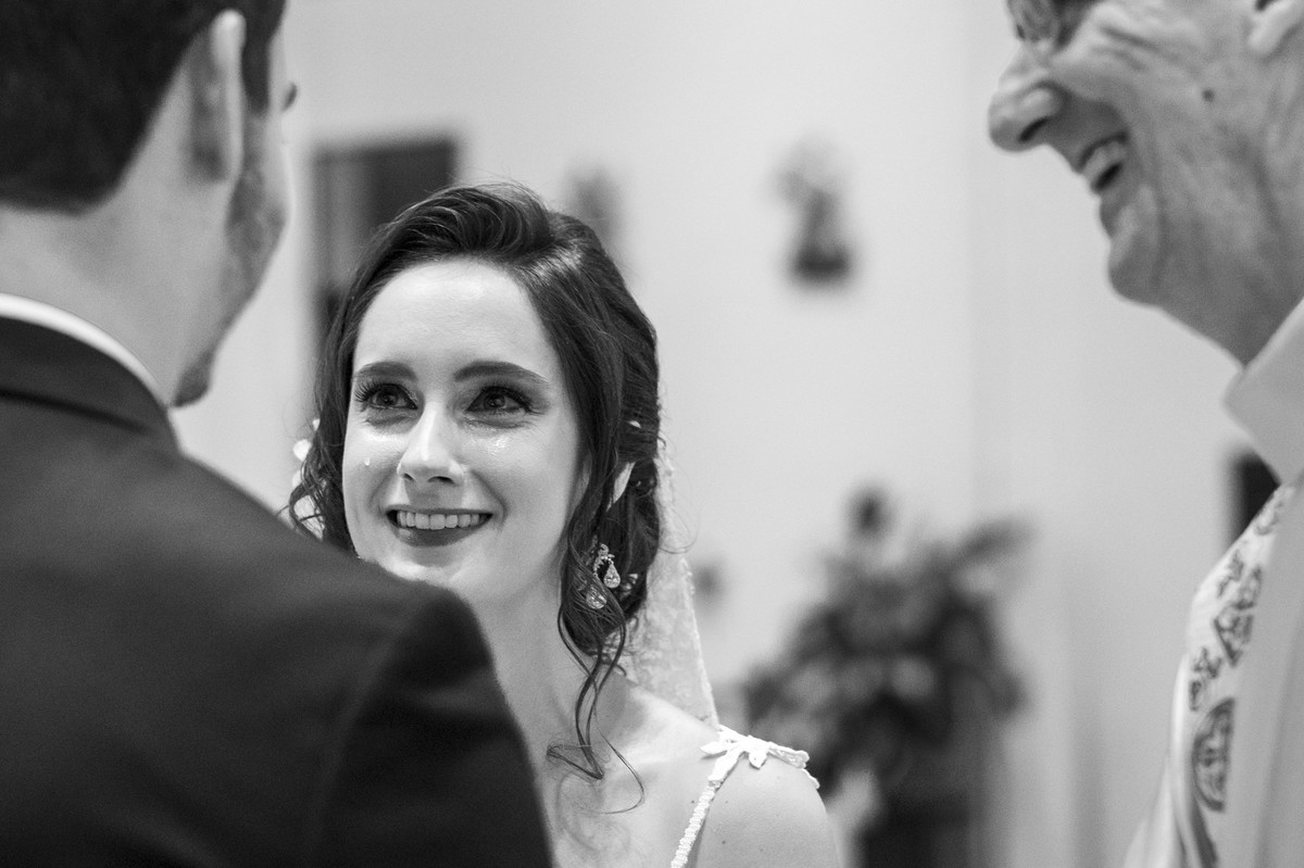 olhar emocionado de uma noiva