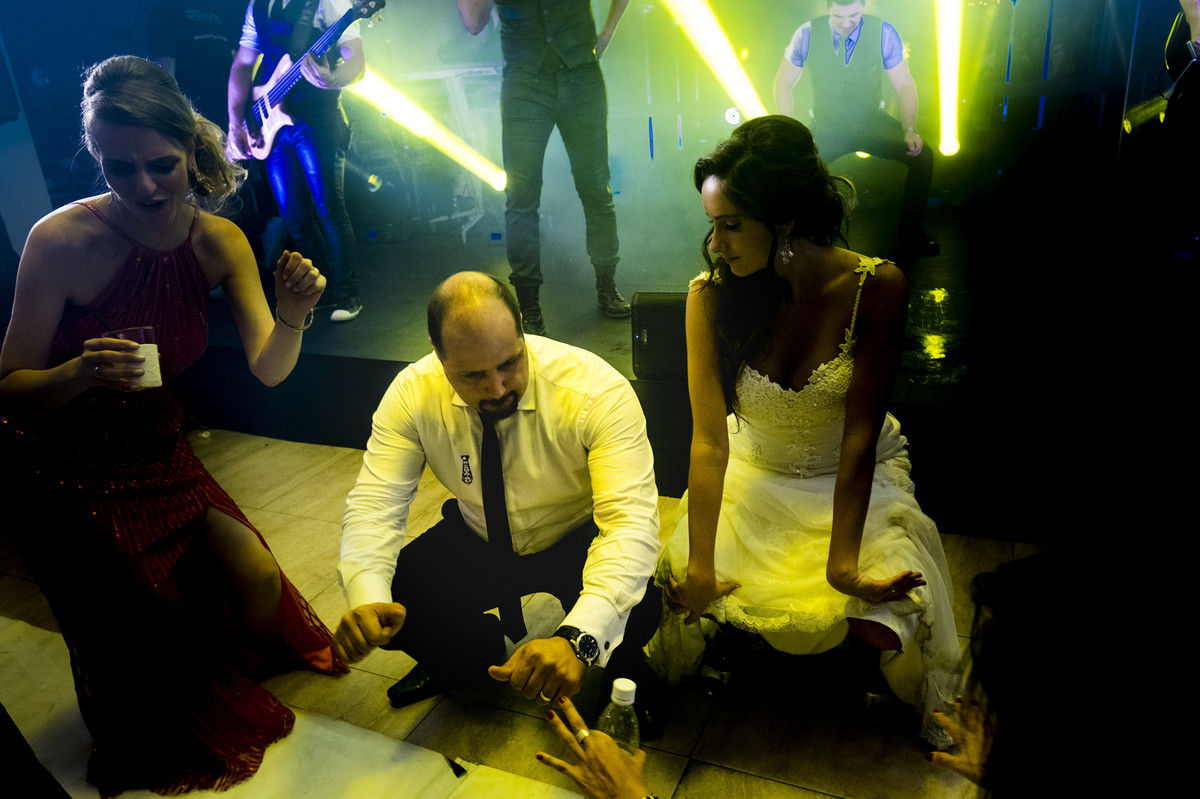 vamos dançar, pular e descer até o chão