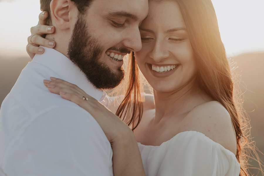 ENSAIO PRE CASAMENTO COM TRILHA E MONTANHA REALIZADO NO MORRO DO GAVIAO EM RIBEIRAO CLARO PARANA E FOTOGRAFADO POR LUCAS DREHER E ALINE DREHER