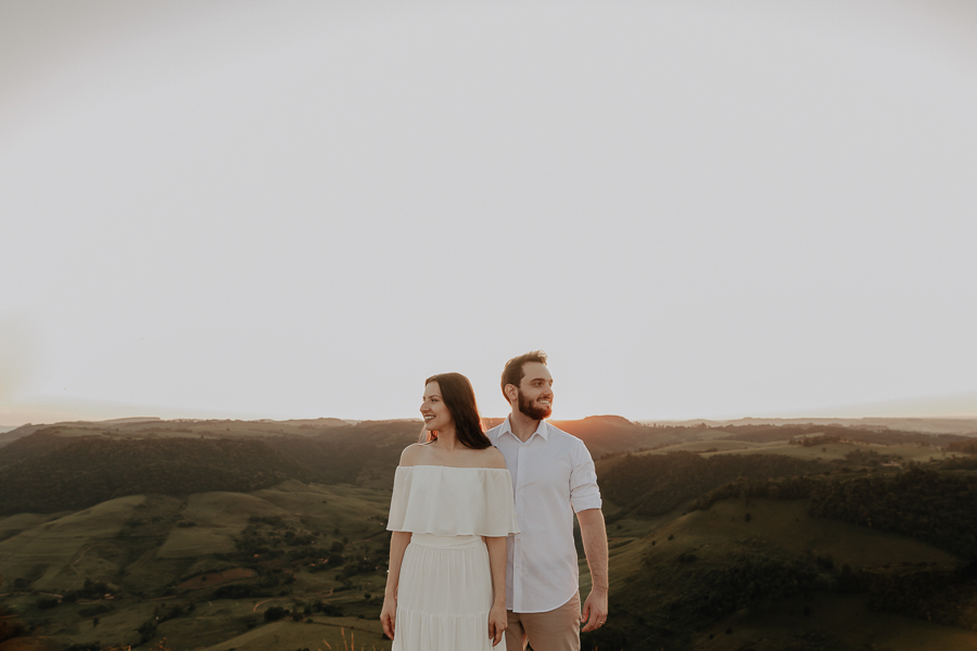 ENSAIO PRE CASAMENTO COM TRILHA E MONTANHA REALIZADO NO MORRO DO GAVIAO EM RIBEIRAO CLARO PARANA E FOTOGRAFADO POR LUCAS DREHER E ALINE DREHER