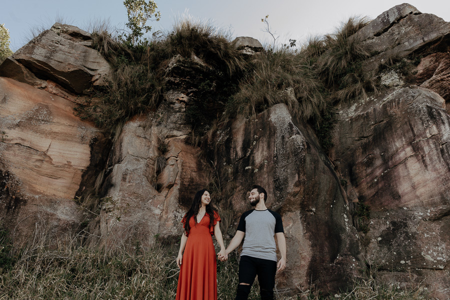 ENSAIO PRE CASAMENTO COM TRILHA E MONTANHA REALIZADO NO MORRO DO GAVIAO EM RIBEIRAO CLARO PARANA E FOTOGRAFADO POR LUCAS DREHER E ALINE DREHER