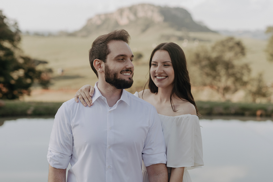 ENSAIO PRE CASAMENTO COM TRILHA E MONTANHA REALIZADO NO MORRO DO GAVIAO EM RIBEIRAO CLARO PARANA E FOTOGRAFADO POR LUCAS DREHER E ALINE DREHER