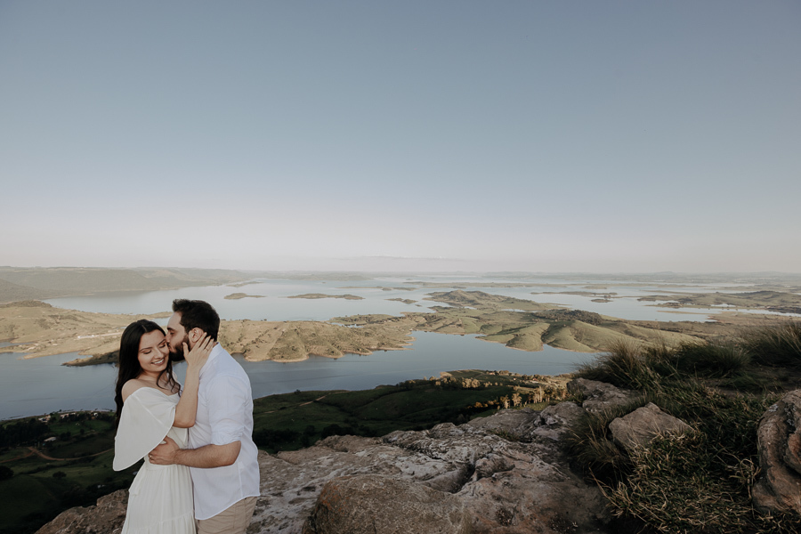 ENSAIO PRE CASAMENTO COM TRILHA E MONTANHA REALIZADO NO MORRO DO GAVIAO EM RIBEIRAO CLARO PARANA E FOTOGRAFADO POR LUCAS DREHER E ALINE DREHER