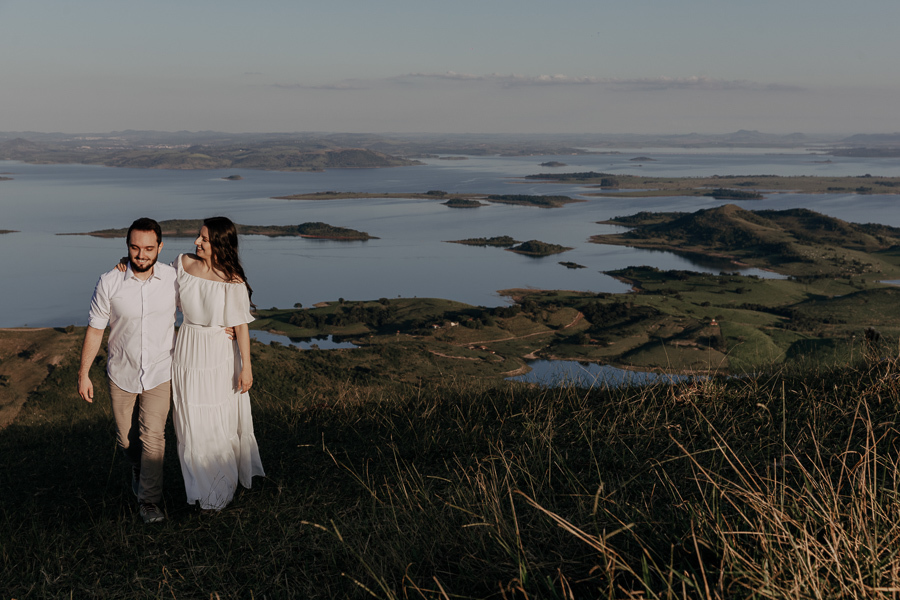 ENSAIO PRE CASAMENTO COM TRILHA E MONTANHA REALIZADO NO MORRO DO GAVIAO EM RIBEIRAO CLARO PARANA E FOTOGRAFADO POR LUCAS DREHER E ALINE DREHER