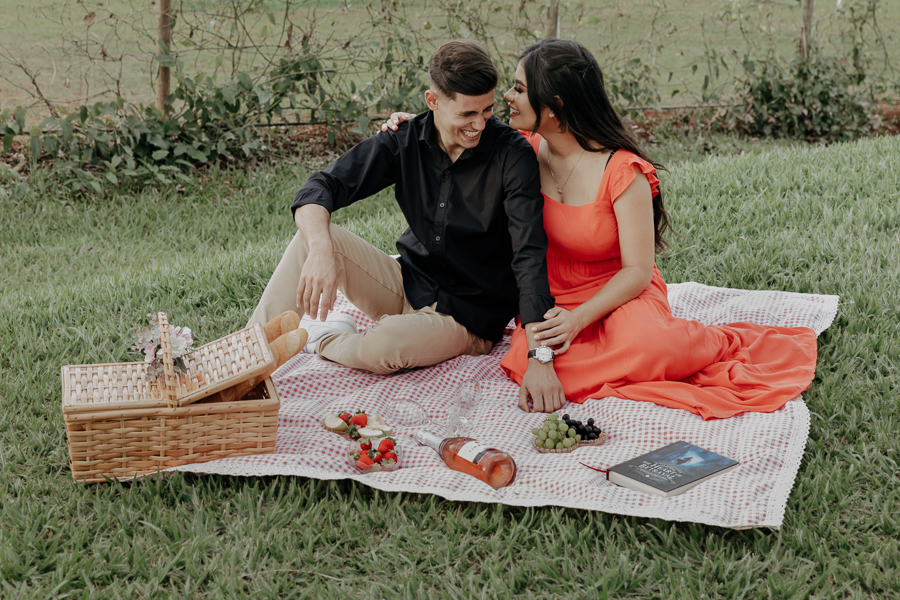 ENSAIO PRE CASAMENTO REALIZADO NA CHACARA RECANTO DAS PEDRAS EM AGUA BOA PARANA E FOTOGRAFADO POR LUCAS DREHER
