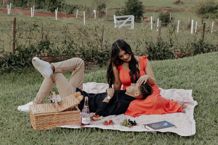 ENSAIO PRE CASAMENTO REALIZADO NA CHACARA RECANTO DAS PEDRAS EM AGUA BOA PARANA E FOTOGRAFADO POR LUCAS DREHER