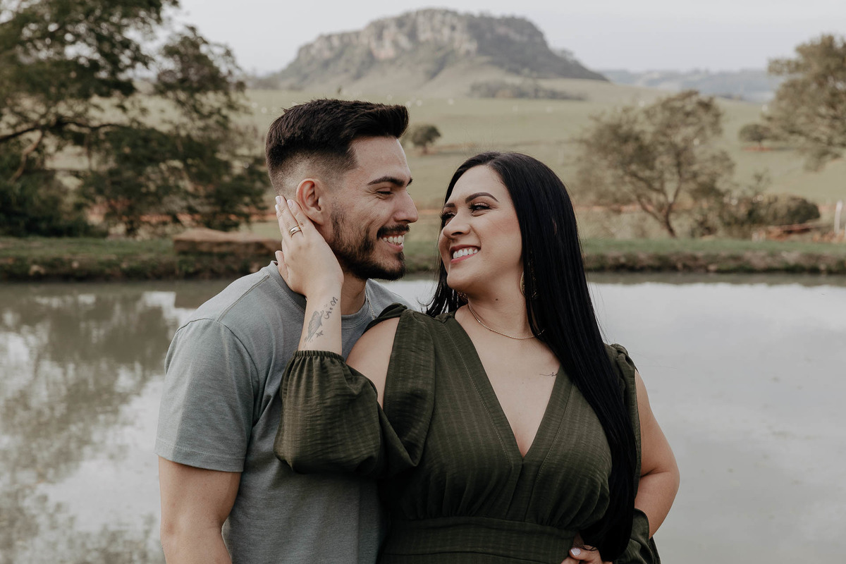 ENSAIO PRE WEDDING REALIZADO NO MORRO DO GAVIAO EM RIBEIRAO CLARO PARANA E FOTOGRAFADO POR LUCAS DREHER E ALINE DREHER