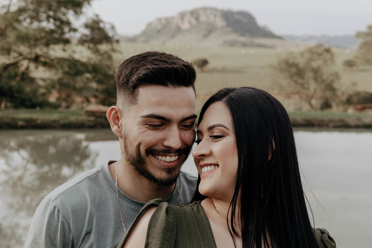 ENSAIO PRE WEDDING REALIZADO NO MORRO DO GAVIAO EM RIBEIRAO CLARO PARANA E FOTOGRAFADO POR LUCAS DREHER E ALINE DREHER
