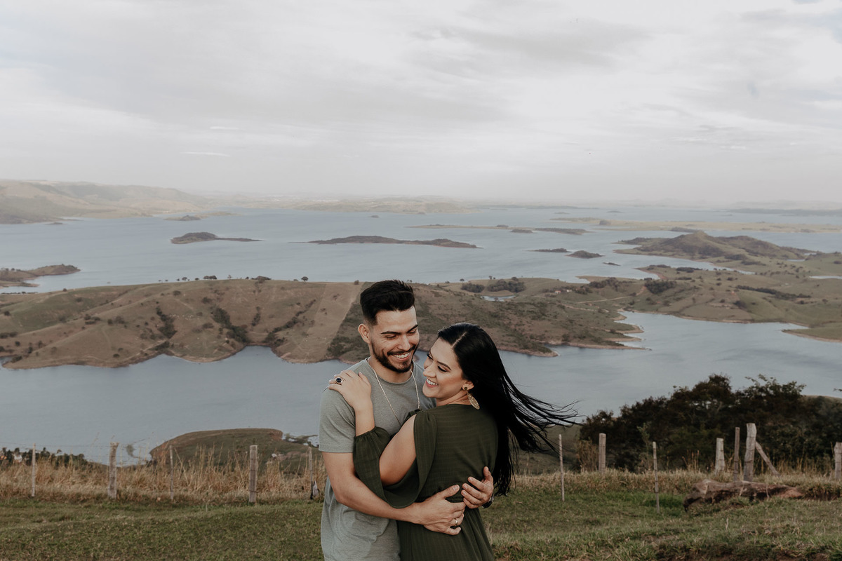 ENSAIO PRE WEDDING REALIZADO NO MORRO DO GAVIAO EM RIBEIRAO CLARO PARANA E FOTOGRAFADO POR LUCAS DREHER E ALINE DREHER