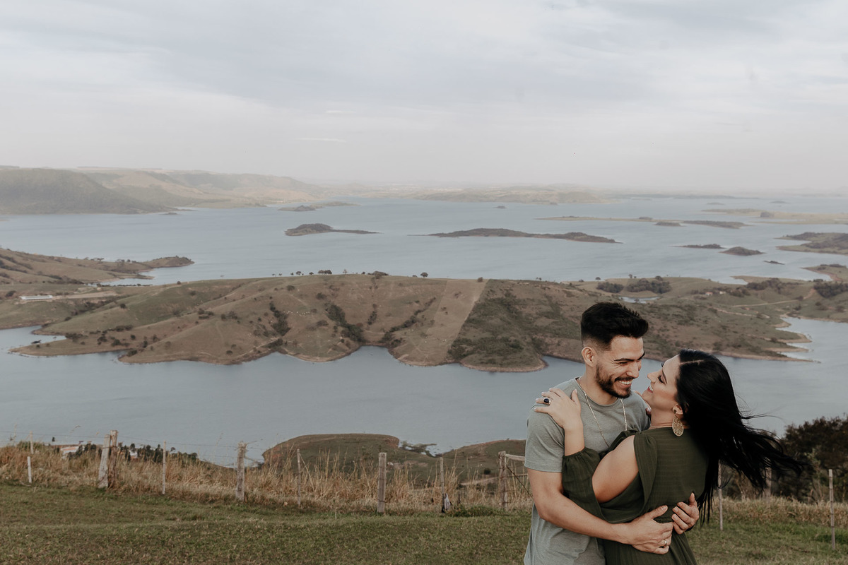 ENSAIO PRE WEDDING REALIZADO NO MORRO DO GAVIAO EM RIBEIRAO CLARO PARANA E FOTOGRAFADO POR LUCAS DREHER E ALINE DREHER