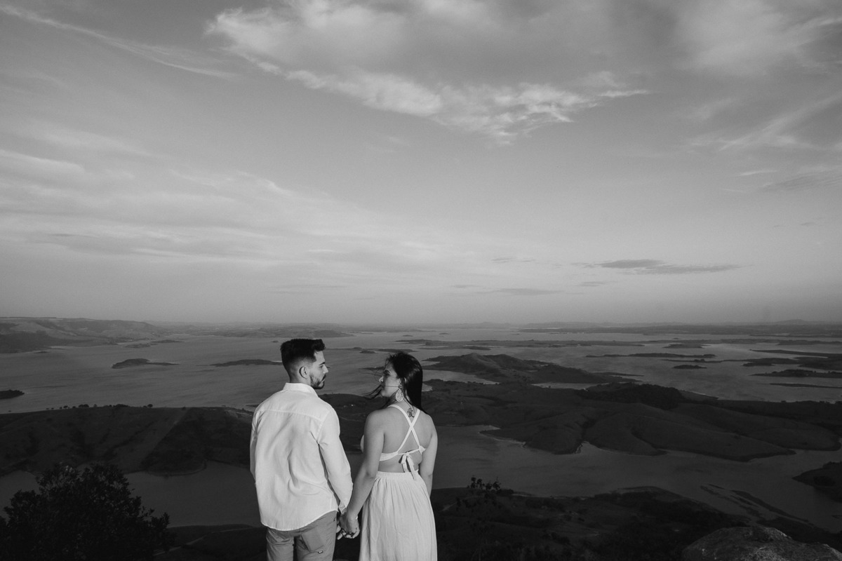 ENSAIO PRE WEDDING REALIZADO NO MORRO DO GAVIAO EM RIBEIRAO CLARO PARANA E FOTOGRAFADO POR LUCAS DREHER E ALINE DREHER