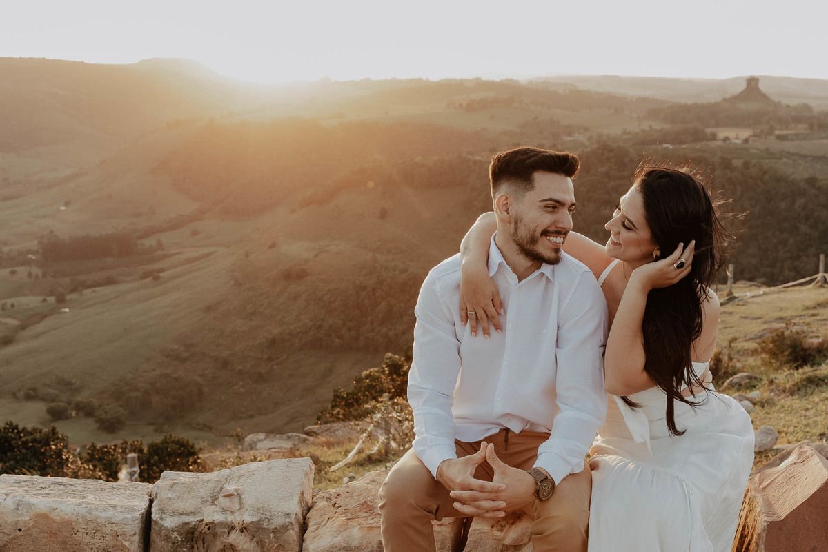 ENSAIO PRE WEDDING REALIZADO NO MORRO DO GAVIAO EM RIBEIRAO CLARO PARANA E FOTOGRAFADO POR LUCAS DREHER E ALINE DREHER