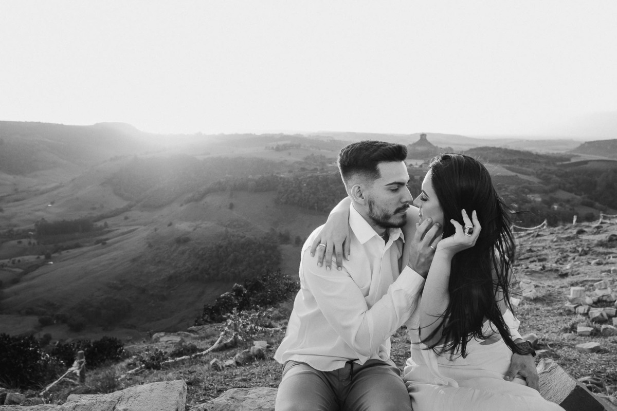 ENSAIO PRE WEDDING REALIZADO NO MORRO DO GAVIAO EM RIBEIRAO CLARO PARANA E FOTOGRAFADO POR LUCAS DREHER E ALINE DREHER
