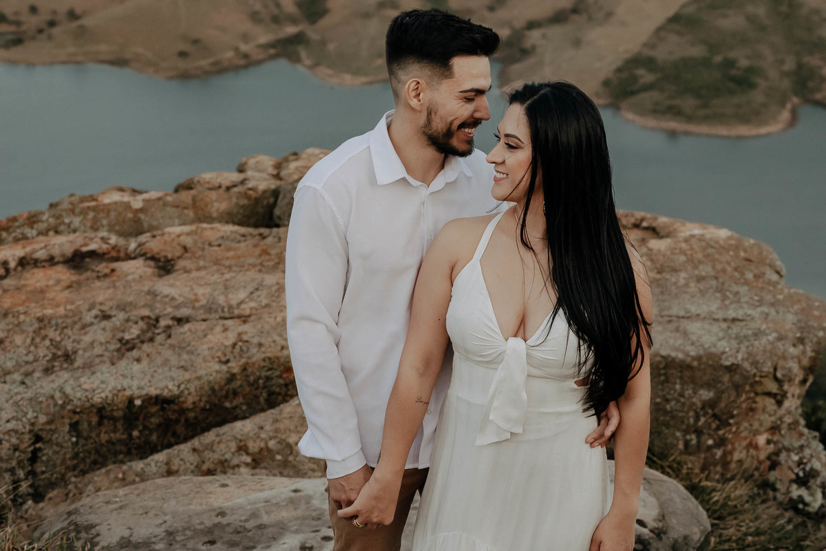 ENSAIO PRE WEDDING REALIZADO NO MORRO DO GAVIAO EM RIBEIRAO CLARO PARANA E FOTOGRAFADO POR LUCAS DREHER E ALINE DREHER