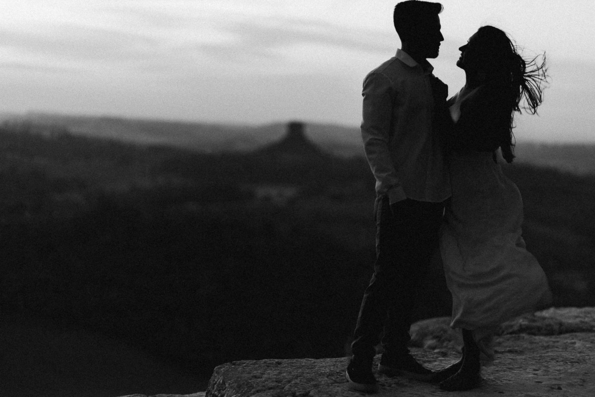 ENSAIO PRE WEDDING REALIZADO NO MORRO DO GAVIAO EM RIBEIRAO CLARO PARANA E FOTOGRAFADO POR LUCAS DREHER E ALINE DREHER