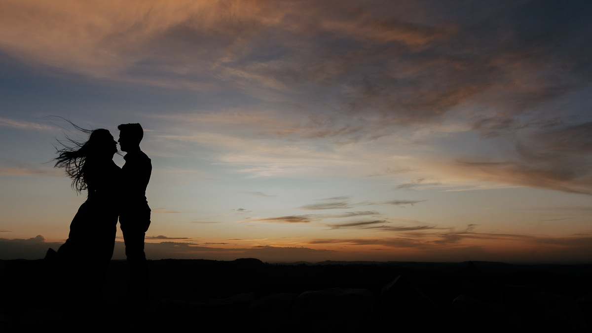 ENSAIO PRE WEDDING REALIZADO NO MORRO DO GAVIAO EM RIBEIRAO CLARO PARANA E FOTOGRAFADO POR LUCAS DREHER E ALINE DREHER