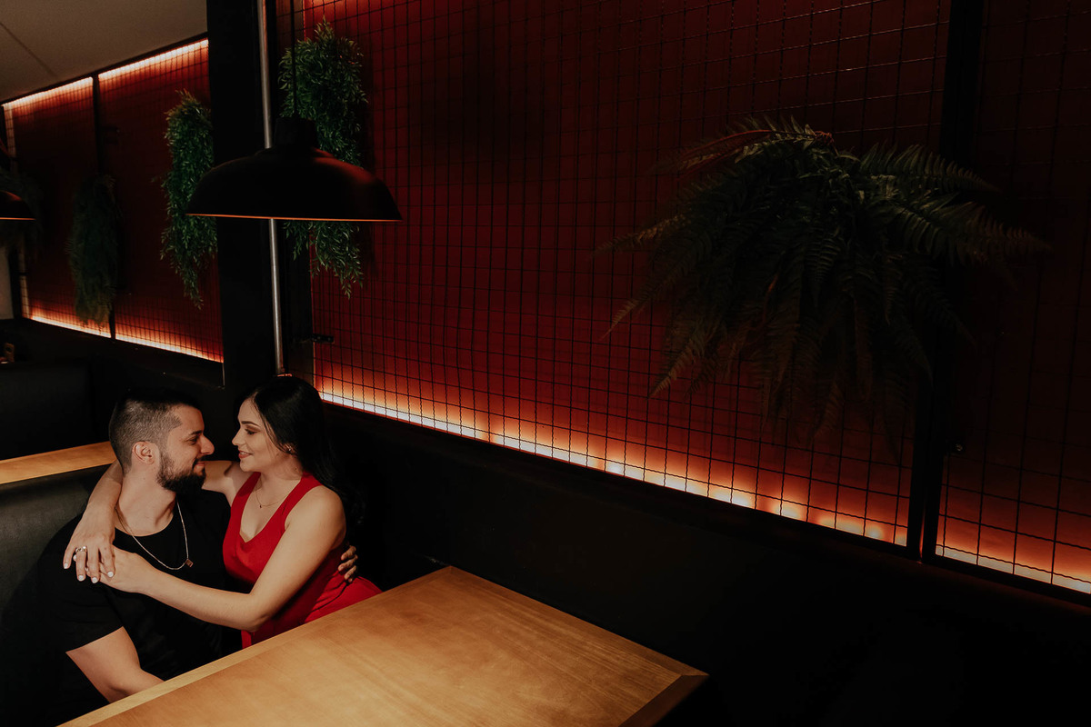 ENSAIO PRE CASAMENTO OU PRE WEDDING NA HAMBURGUERIA SEU BARNABE EM MARINGA PARANA