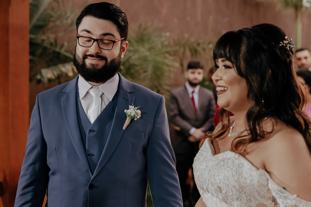 CERIMÔNIA DE CASAMENTO AO AR LIVRE NO FINAL DA TARDE REALIZADO NO MANANCIAL EVENTOS VALE AZUL EM SARANDI NO PARANA E FOTOGRAFADO POR LUCAS DREHER E ALINE DREHER