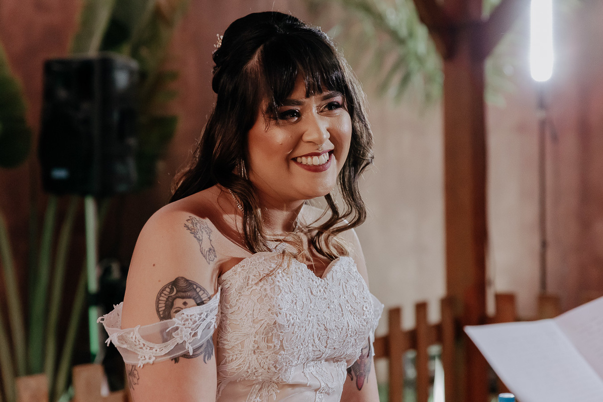 CERIMÔNIA DE CASAMENTO AO AR LIVRE NO FINAL DA TARDE REALIZADO NO MANANCIAL EVENTOS VALE AZUL EM SARANDI NO PARANA E FOTOGRAFADO POR LUCAS DREHER E ALINE DREHER