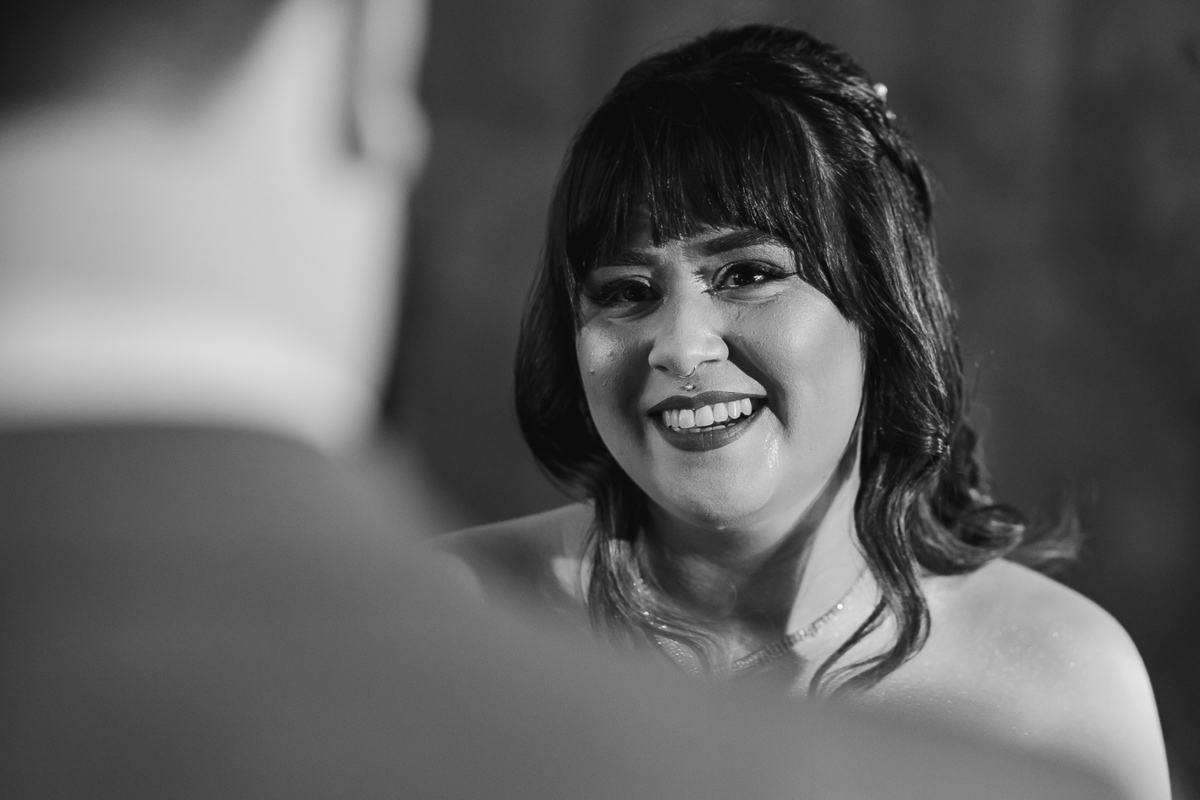 CERIMÔNIA DE CASAMENTO AO AR LIVRE NO FINAL DA TARDE REALIZADO NO MANANCIAL EVENTOS VALE AZUL EM SARANDI NO PARANA E FOTOGRAFADO POR LUCAS DREHER E ALINE DREHER