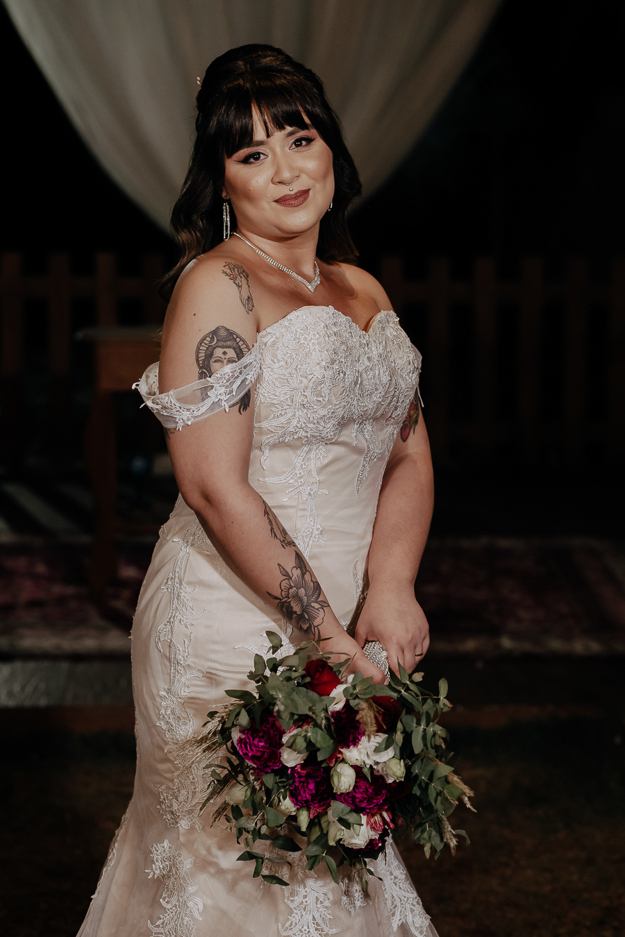 CERIMÔNIA DE CASAMENTO AO AR LIVRE NO FINAL DA TARDE REALIZADO NO MANANCIAL EVENTOS VALE AZUL EM SARANDI NO PARANA E FOTOGRAFADO POR LUCAS DREHER E ALINE DREHER