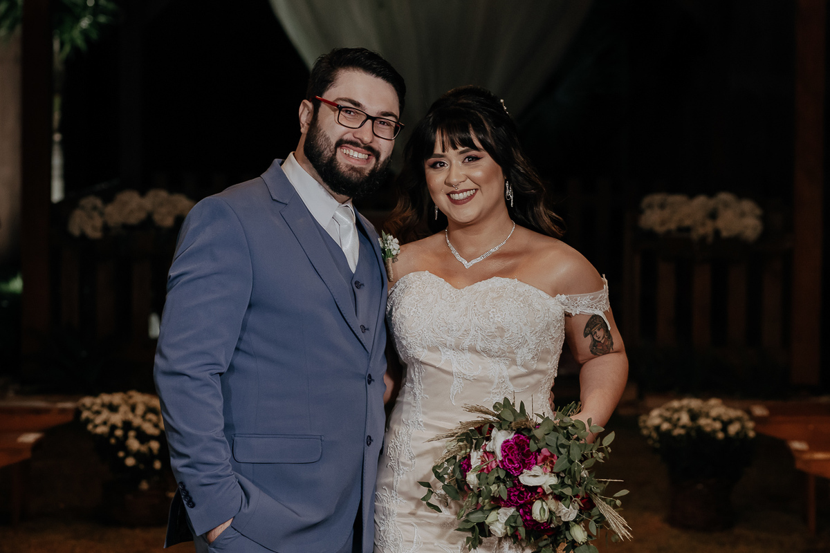 CERIMÔNIA DE CASAMENTO AO AR LIVRE NO FINAL DA TARDE REALIZADO NO MANANCIAL EVENTOS VALE AZUL EM SARANDI NO PARANA E FOTOGRAFADO POR LUCAS DREHER E ALINE DREHER