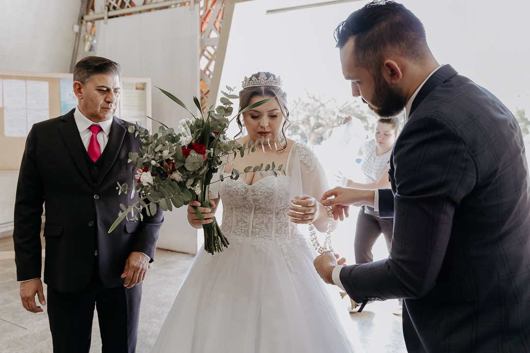 CERIMÔNIA DE CASAMENTO CATÓLICA REALIZADA NA CATEDRAL NOSSA SENHORA DA GLORIA DE MARINGA NO PARANA E FOTOGRAFADO POR LUCAS DREHER E ALINE DREHER