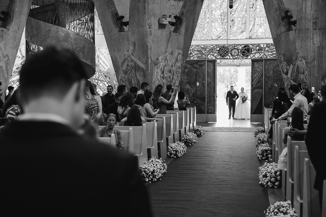 CERIMÔNIA DE CASAMENTO CATÓLICA REALIZADA NA CATEDRAL NOSSA SENHORA DA GLORIA DE MARINGA NO PARANA E FOTOGRAFADO POR LUCAS DREHER E ALINE DREHER