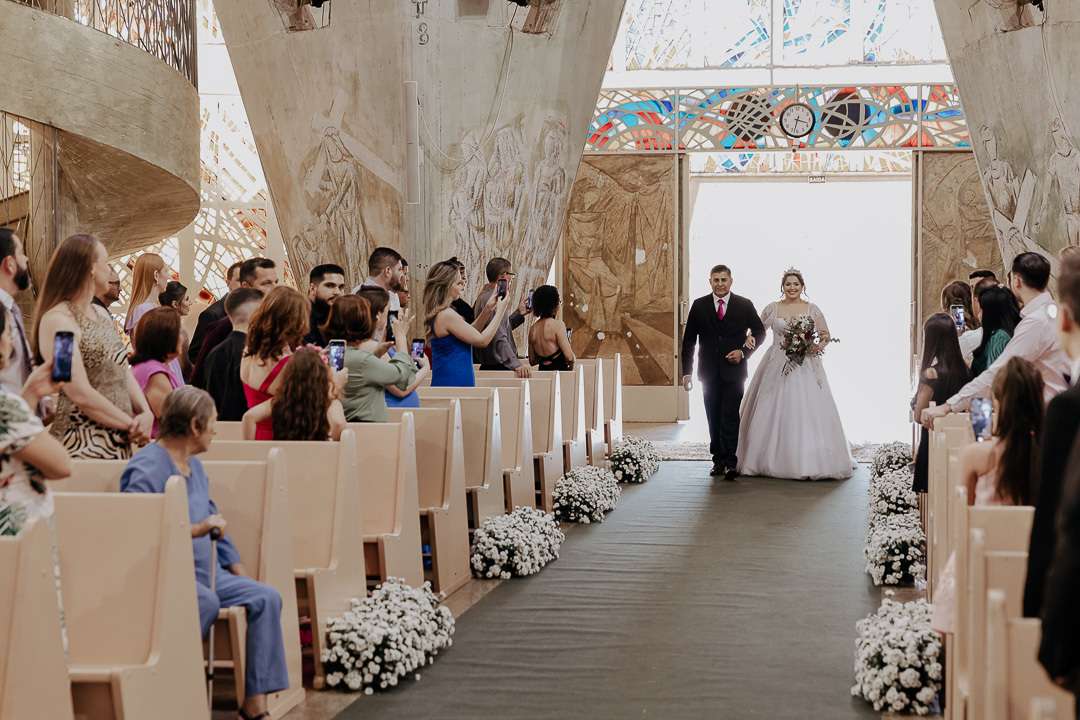 CERIMÔNIA DE CASAMENTO CATÓLICA REALIZADA NA CATEDRAL NOSSA SENHORA DA GLORIA DE MARINGA NO PARANA E FOTOGRAFADO POR LUCAS DREHER E ALINE DREHER