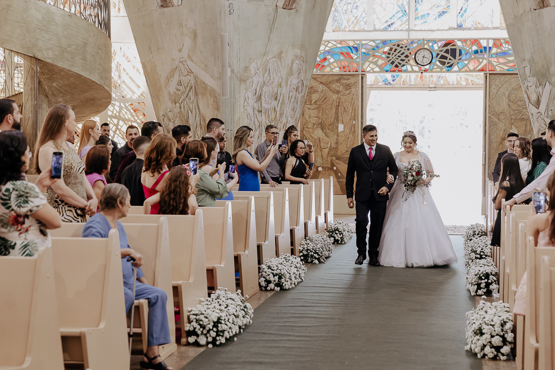 CERIMÔNIA DE CASAMENTO CATÓLICA REALIZADA NA CATEDRAL NOSSA SENHORA DA GLORIA DE MARINGA NO PARANA E FOTOGRAFADO POR LUCAS DREHER E ALINE DREHER