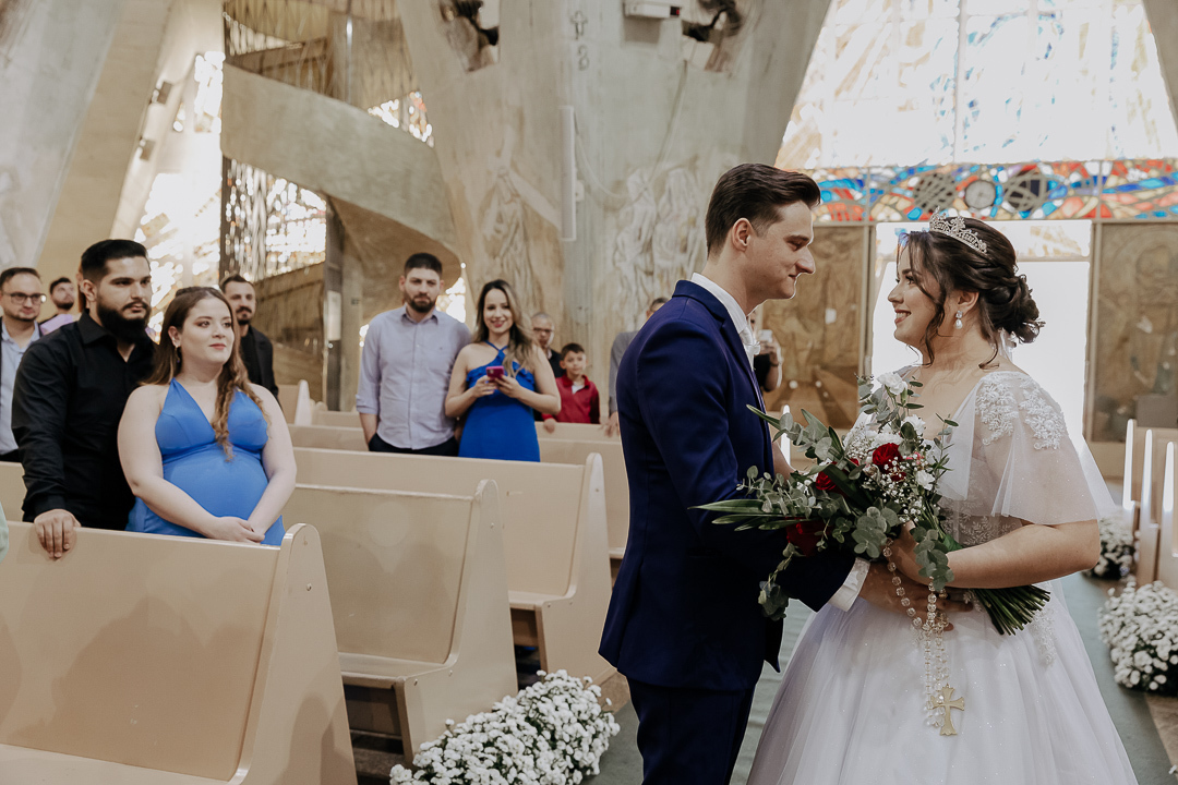 CERIMÔNIA DE CASAMENTO CATÓLICA REALIZADA NA CATEDRAL NOSSA SENHORA DA GLORIA DE MARINGA NO PARANA E FOTOGRAFADO POR LUCAS DREHER E ALINE DREHER