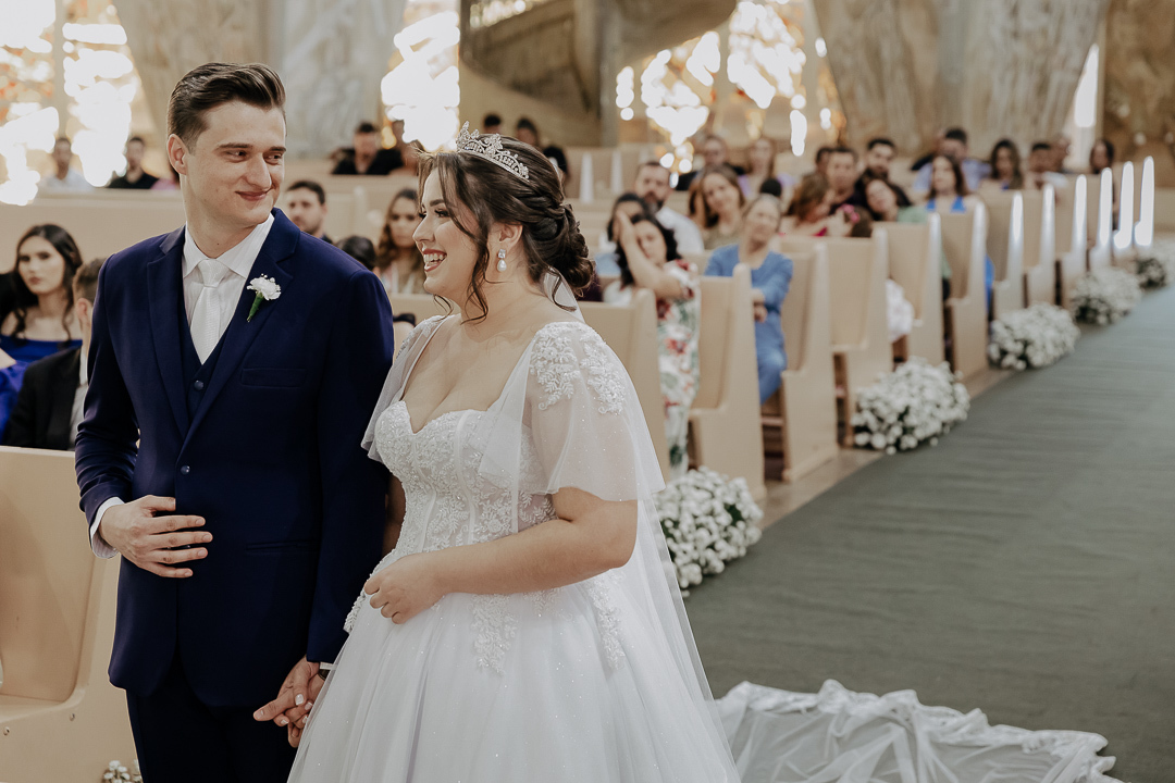 CERIMÔNIA DE CASAMENTO CATÓLICA REALIZADA NA CATEDRAL NOSSA SENHORA DA GLORIA DE MARINGA NO PARANA E FOTOGRAFADO POR LUCAS DREHER E ALINE DREHER