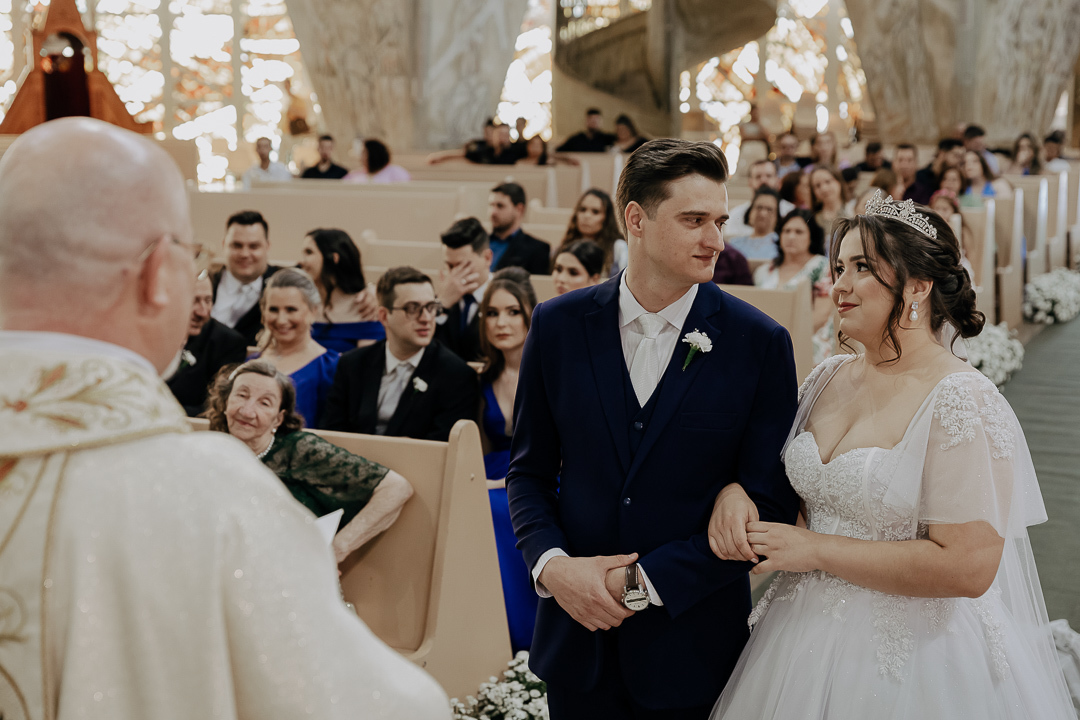 CERIMÔNIA DE CASAMENTO CATÓLICA REALIZADA NA CATEDRAL NOSSA SENHORA DA GLORIA DE MARINGA NO PARANA E FOTOGRAFADO POR LUCAS DREHER E ALINE DREHER