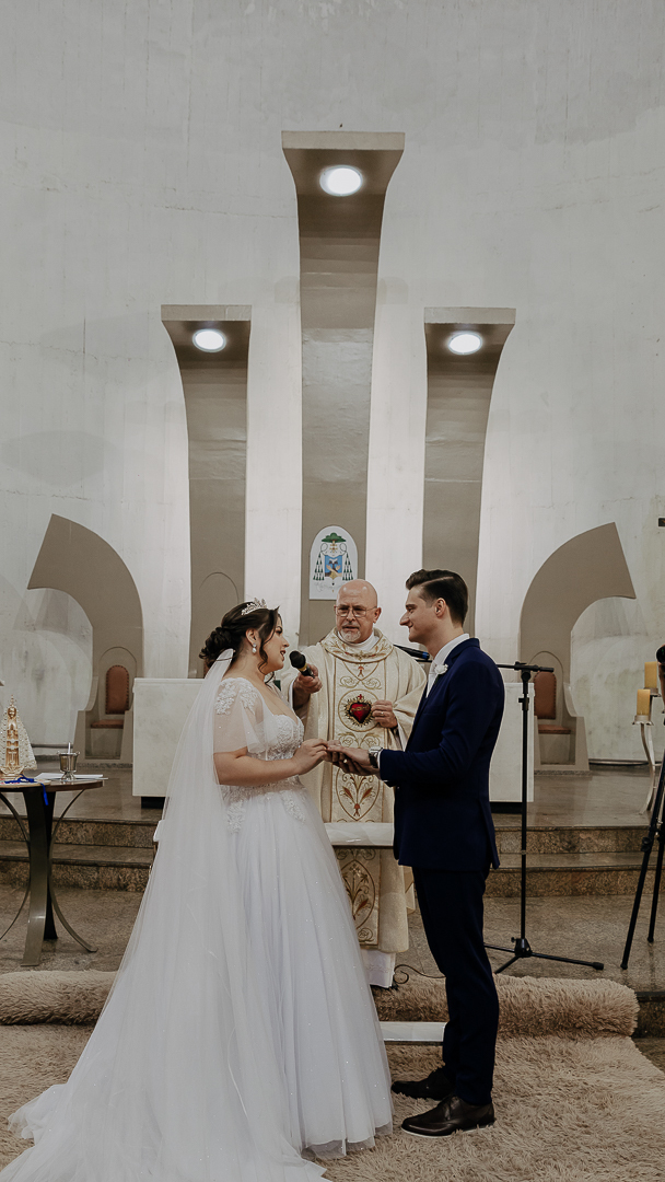 CERIMÔNIA DE CASAMENTO CATÓLICA REALIZADA NA CATEDRAL NOSSA SENHORA DA GLORIA DE MARINGA NO PARANA E FOTOGRAFADO POR LUCAS DREHER E ALINE DREHER