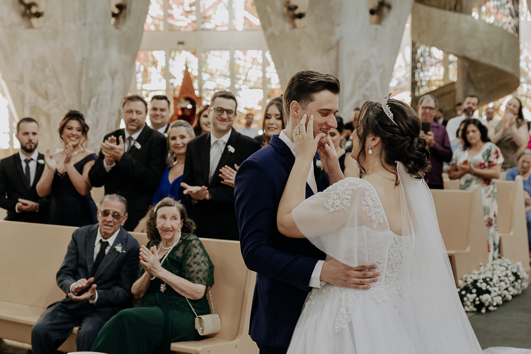 CERIMÔNIA DE CASAMENTO CATÓLICA REALIZADA NA CATEDRAL NOSSA SENHORA DA GLORIA DE MARINGA NO PARANA E FOTOGRAFADO POR LUCAS DREHER E ALINE DREHER
