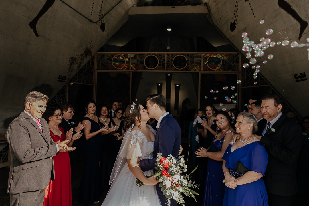 CERIMÔNIA DE CASAMENTO CATÓLICA REALIZADA NA CATEDRAL NOSSA SENHORA DA GLORIA DE MARINGA NO PARANA E FOTOGRAFADO POR LUCAS DREHER E ALINE DREHER