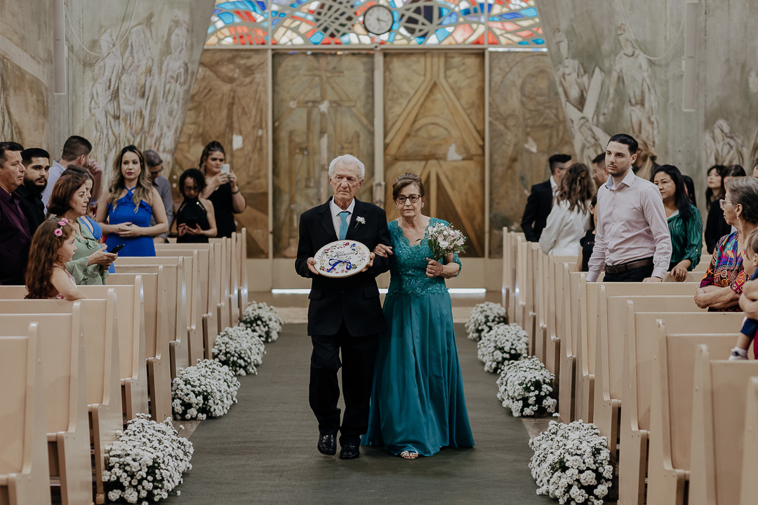 CERIMÔNIA DE CASAMENTO CATÓLICA REALIZADA NA CATEDRAL NOSSA SENHORA DA GLORIA DE MARINGA NO PARANA E FOTOGRAFADO POR LUCAS DREHER E ALINE DREHER