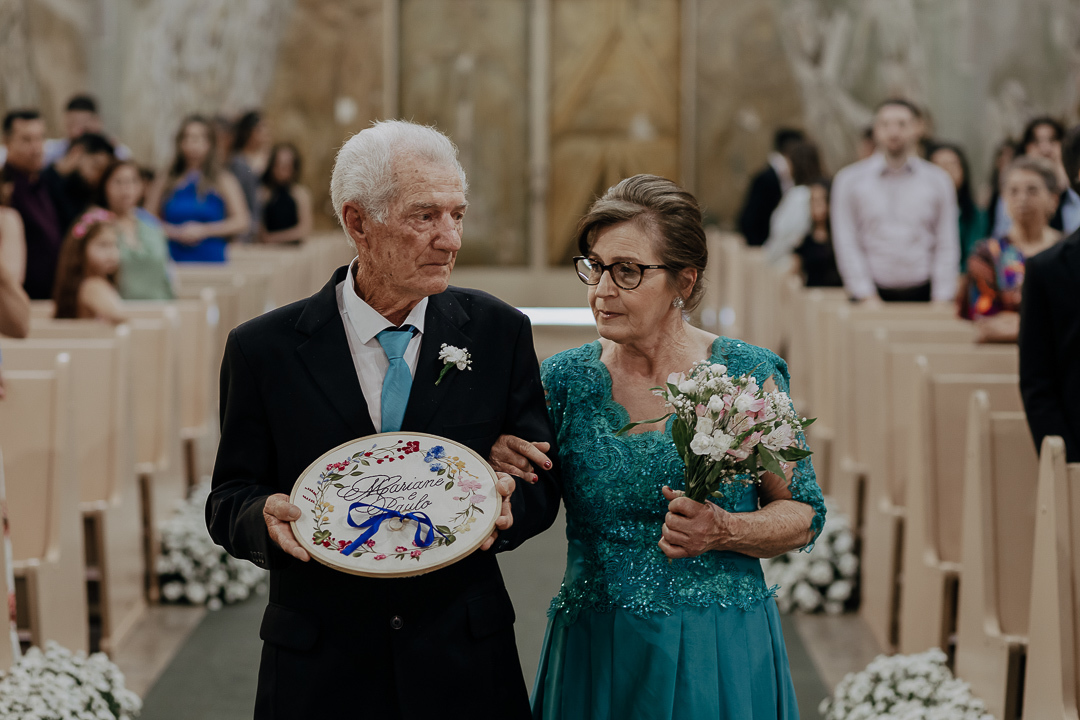 CERIMÔNIA DE CASAMENTO CATÓLICA REALIZADA NA CATEDRAL NOSSA SENHORA DA GLORIA DE MARINGA NO PARANA E FOTOGRAFADO POR LUCAS DREHER E ALINE DREHER