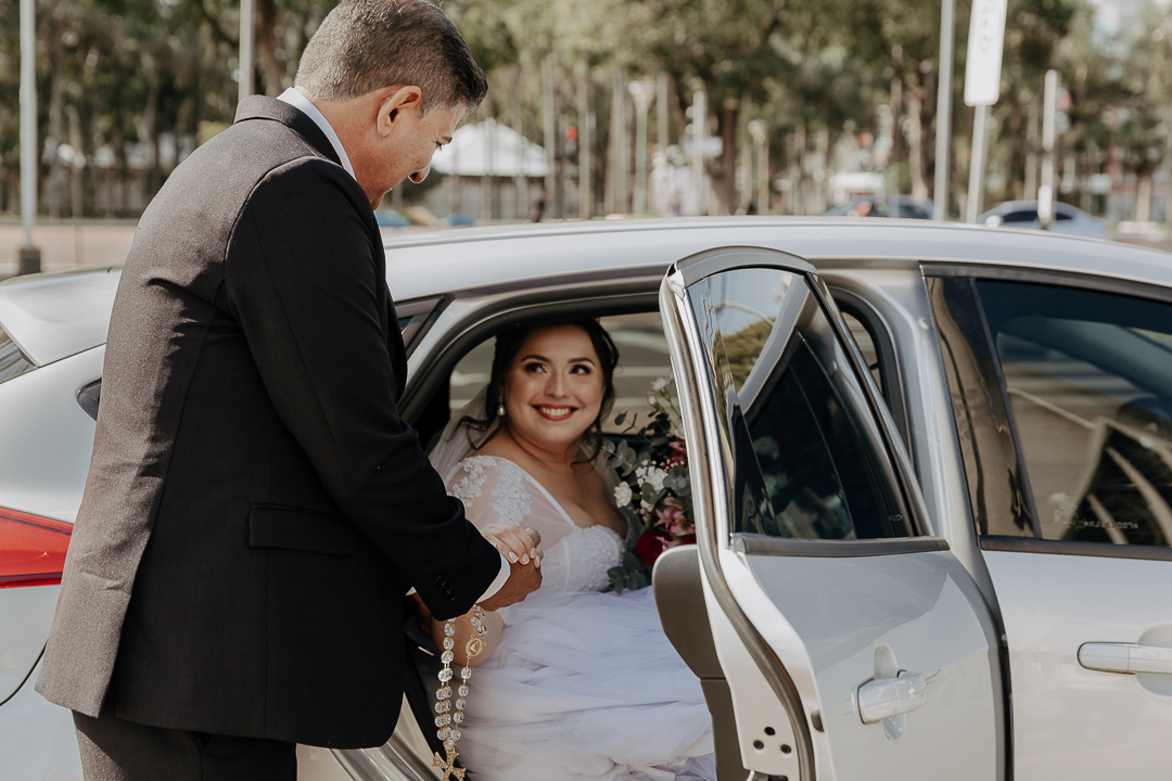 CERIMÔNIA DE CASAMENTO CATÓLICA REALIZADA NA CATEDRAL NOSSA SENHORA DA GLORIA DE MARINGA NO PARANA E FOTOGRAFADO POR LUCAS DREHER E ALINE DREHER