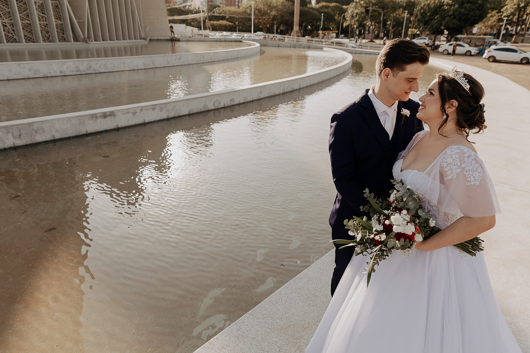 ENSAIO PÓS CERIMÔNIA REALIZADO NA CATEDRAL NOSSA SENHORA DA GLORIA DE MARINGA NO PARANA E FOTOGRAFADO POR LUCAS DREHER E ALINE DREHER