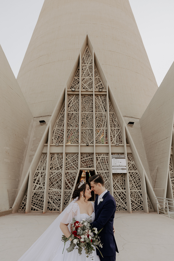 ENSAIO PÓS CERIMÔNIA REALIZADO NA CATEDRAL NOSSA SENHORA DA GLORIA DE MARINGA NO PARANA E FOTOGRAFADO POR LUCAS DREHER E ALINE DREHER