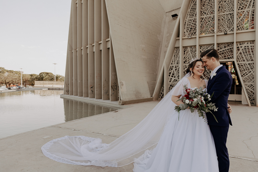 ENSAIO PÓS CERIMÔNIA REALIZADO NA CATEDRAL NOSSA SENHORA DA GLORIA DE MARINGA NO PARANA E FOTOGRAFADO POR LUCAS DREHER E ALINE DREHER