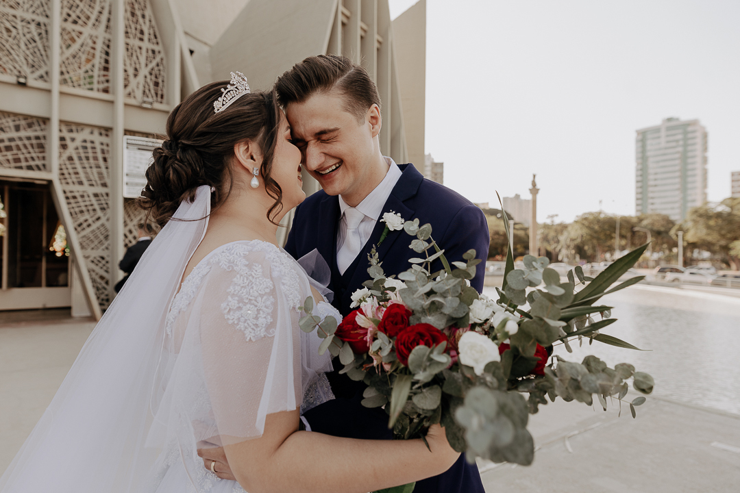 ENSAIO PÓS CERIMÔNIA REALIZADO NA CATEDRAL NOSSA SENHORA DA GLORIA DE MARINGA NO PARANA E FOTOGRAFADO POR LUCAS DREHER E ALINE DREHER