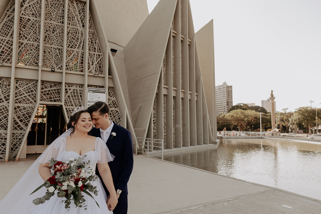 ENSAIO PÓS CERIMÔNIA REALIZADO NA CATEDRAL NOSSA SENHORA DA GLORIA DE MARINGA NO PARANA E FOTOGRAFADO POR LUCAS DREHER E ALINE DREHER