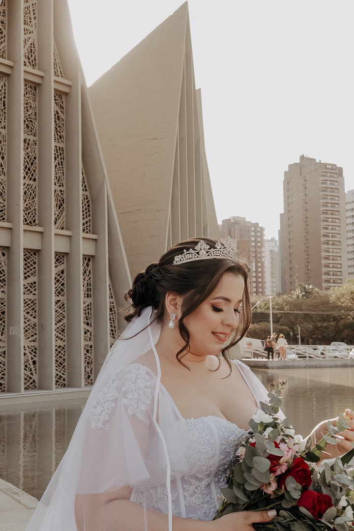 ENSAIO PÓS CERIMÔNIA REALIZADO NA CATEDRAL NOSSA SENHORA DA GLORIA DE MARINGA NO PARANA E FOTOGRAFADO POR LUCAS DREHER E ALINE DREHER