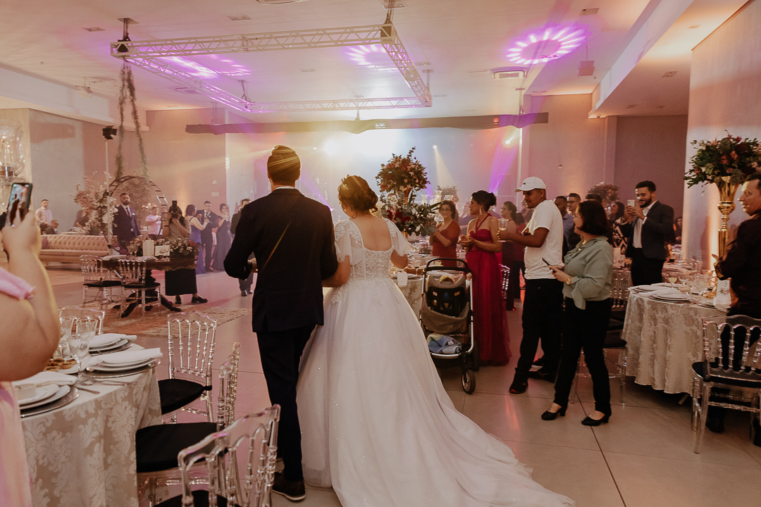 RECEPCAO DE CASAMENTO NO CASABLANCA HALL EM MARINGA NO PARANA E FOTOGRAFADO POR LUCAS DREHER E ALINE DREHER ASSESSORIA DE HIGOR HENRIQUE E BUFFET BLESS