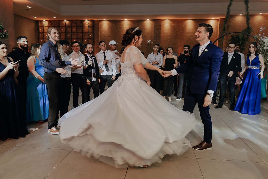 RECEPCAO DE CASAMENTO NO CASABLANCA HALL EM MARINGA NO PARANA E FOTOGRAFADO POR LUCAS DREHER E ALINE DREHER ASSESSORIA DE HIGOR HENRIQUE E BUFFET BLESS
