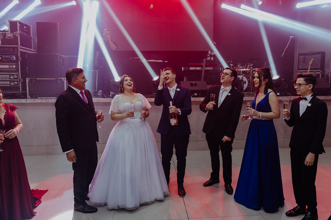 RECEPCAO DE CASAMENTO NO CASABLANCA HALL EM MARINGA NO PARANA E FOTOGRAFADO POR LUCAS DREHER E ALINE DREHER ASSESSORIA DE HIGOR HENRIQUE E BUFFET BLESS