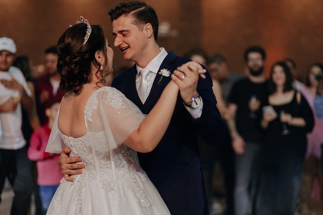 RECEPCAO DE CASAMENTO NO CASABLANCA HALL EM MARINGA NO PARANA E FOTOGRAFADO POR LUCAS DREHER E ALINE DREHER ASSESSORIA DE HIGOR HENRIQUE E BUFFET BLESS
