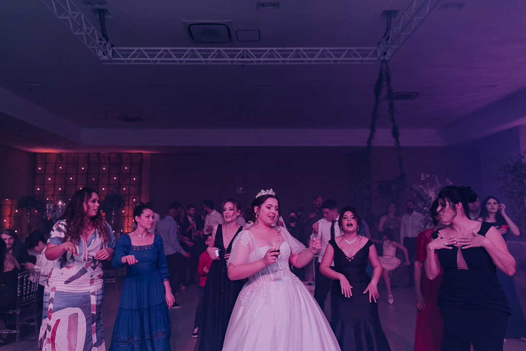 RECEPCAO DE CASAMENTO NO CASABLANCA HALL EM MARINGA NO PARANA E FOTOGRAFADO POR LUCAS DREHER E ALINE DREHER ASSESSORIA DE HIGOR HENRIQUE E BUFFET BLESS
